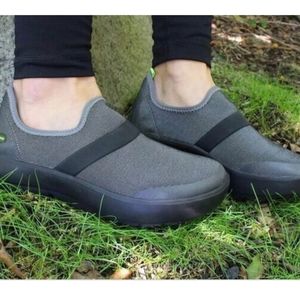 oofos slip resistant